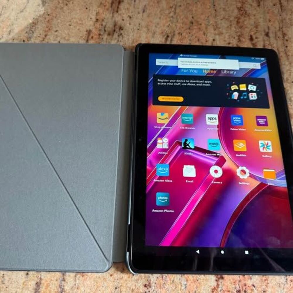 Amazon Fire HD 10 - 32GB with Case